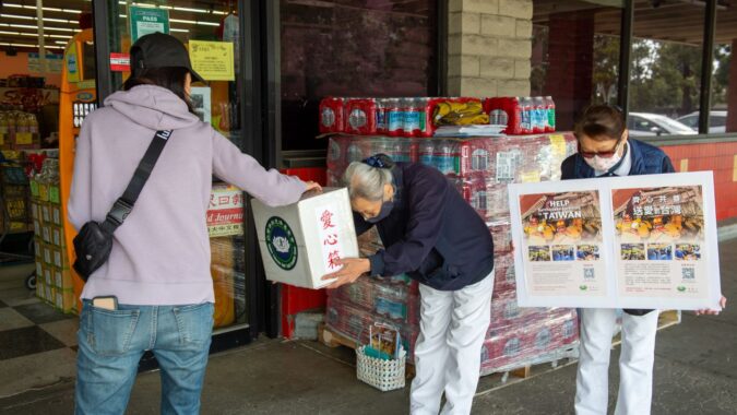 Tzu Chi Northern California’s volunteer team held the “Work Together, Send Love to Taiwan” event with community volunteers on the weekend of April 6 and 7.