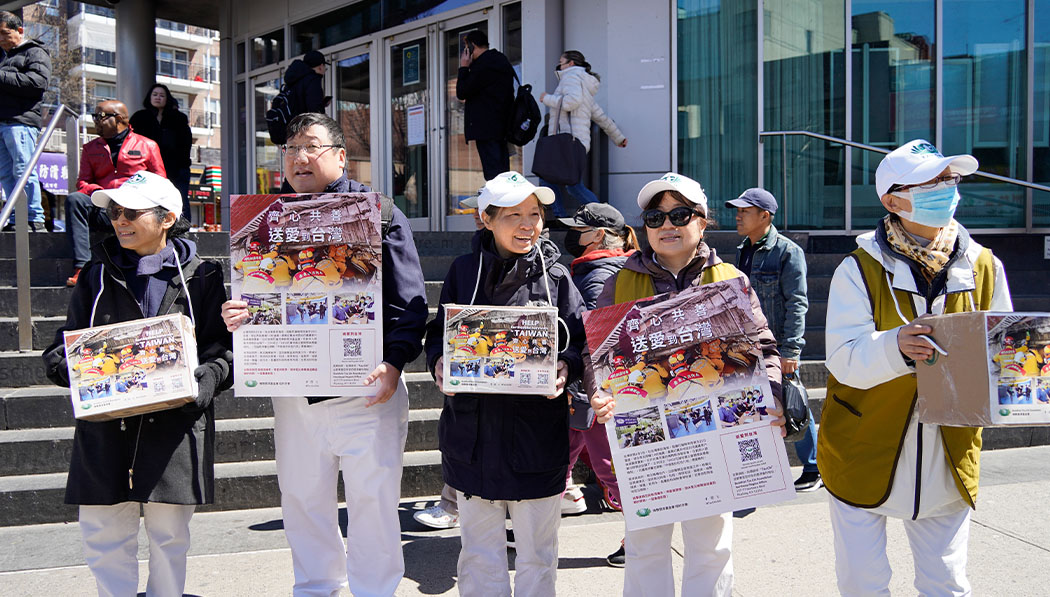 The volunteers held donation boxes and shouted slogans.