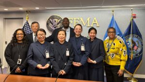 Zeng Cihui, CEO of Tzu Chi USA, led volunteers from the Washington DC branch to the U.S. Federal Emergency Management Agency to share Tzu Chi’s mindfulness-based stress reduction courses to help federal employees relieve stress.