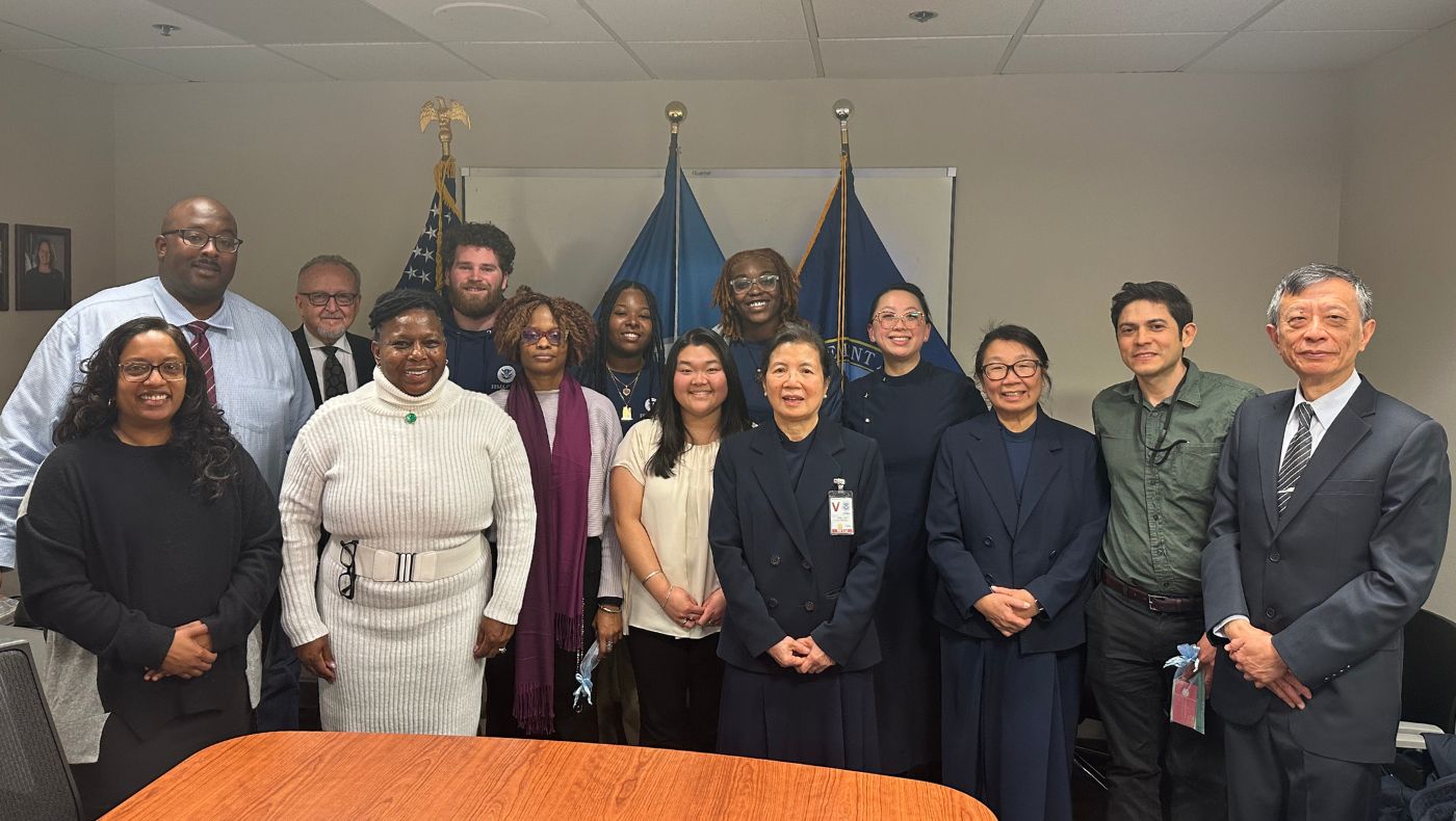 Tzu Chi volunteers share mindfulness with FEMA employees to reduce stress and maintain physical, mental and spiritual health.