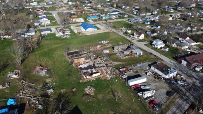 Tzu Chi ayuda a sobrevivientes del tornado en Indiana