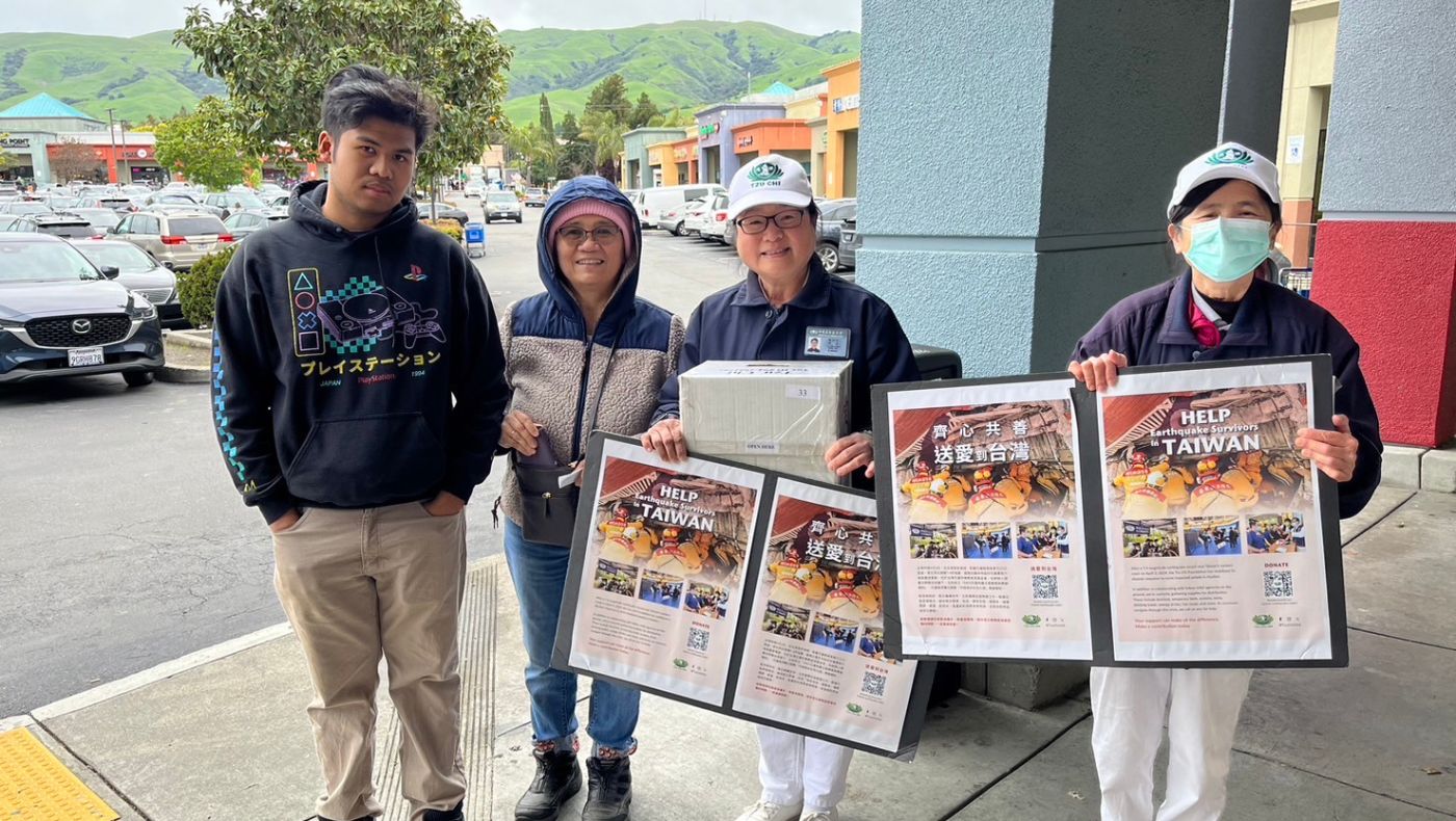 Annie, the second person from the left in the picture, told the volunteers that she was there when Typhoon Haiyan hit the Philippines, and she was very grateful for Tzu Chi’s help.