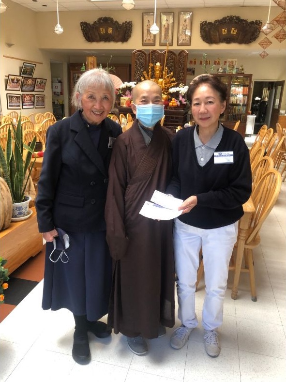 The master of Duyuan Temple, a Vietnamese temple in San Jose, also helped raise funds and donated US$5,000 to Tzu Chi.