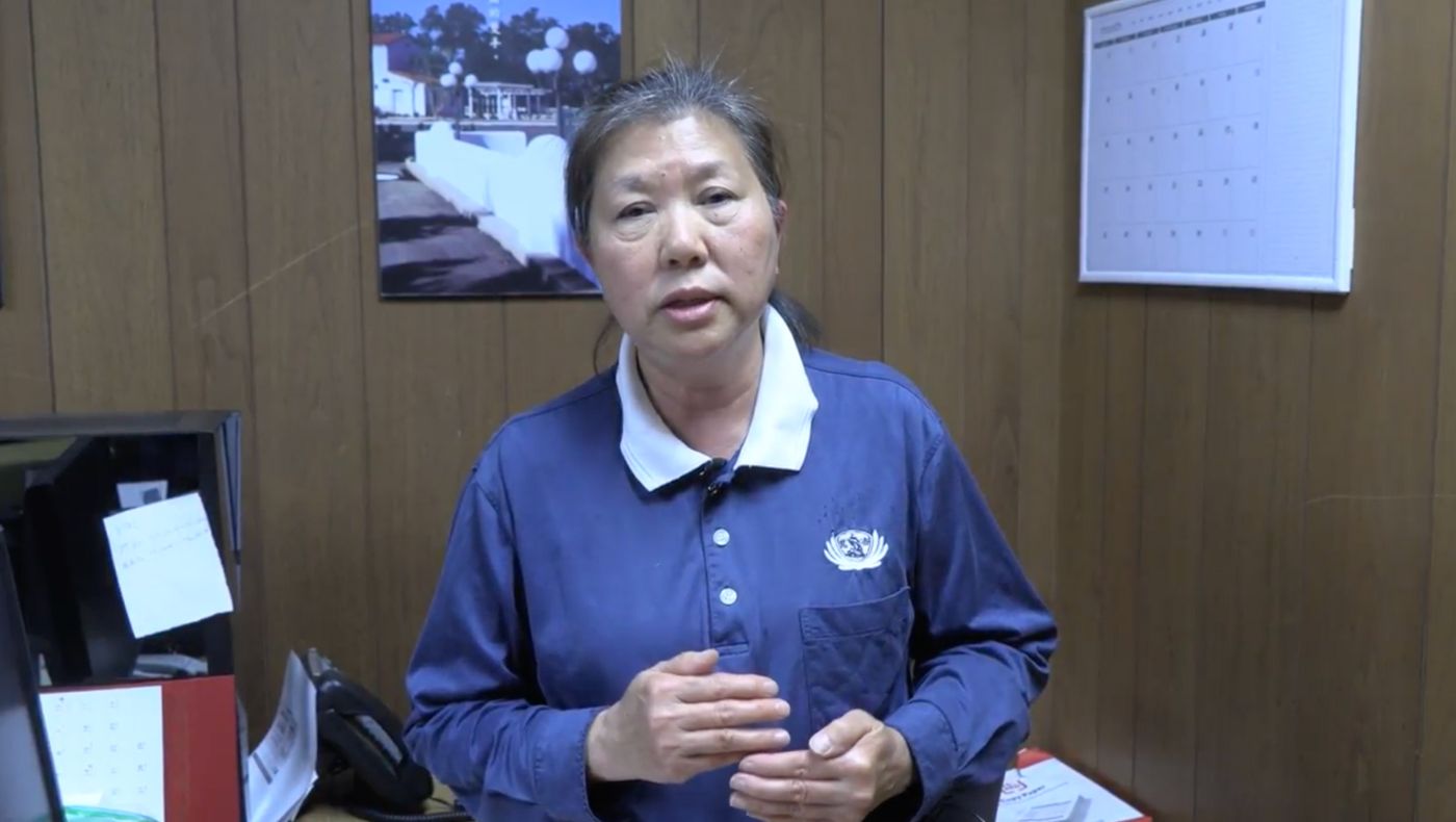 Tzu Chi volunteer Tan Mei Ping explains how to serve the community with love and respect during food distribution.
