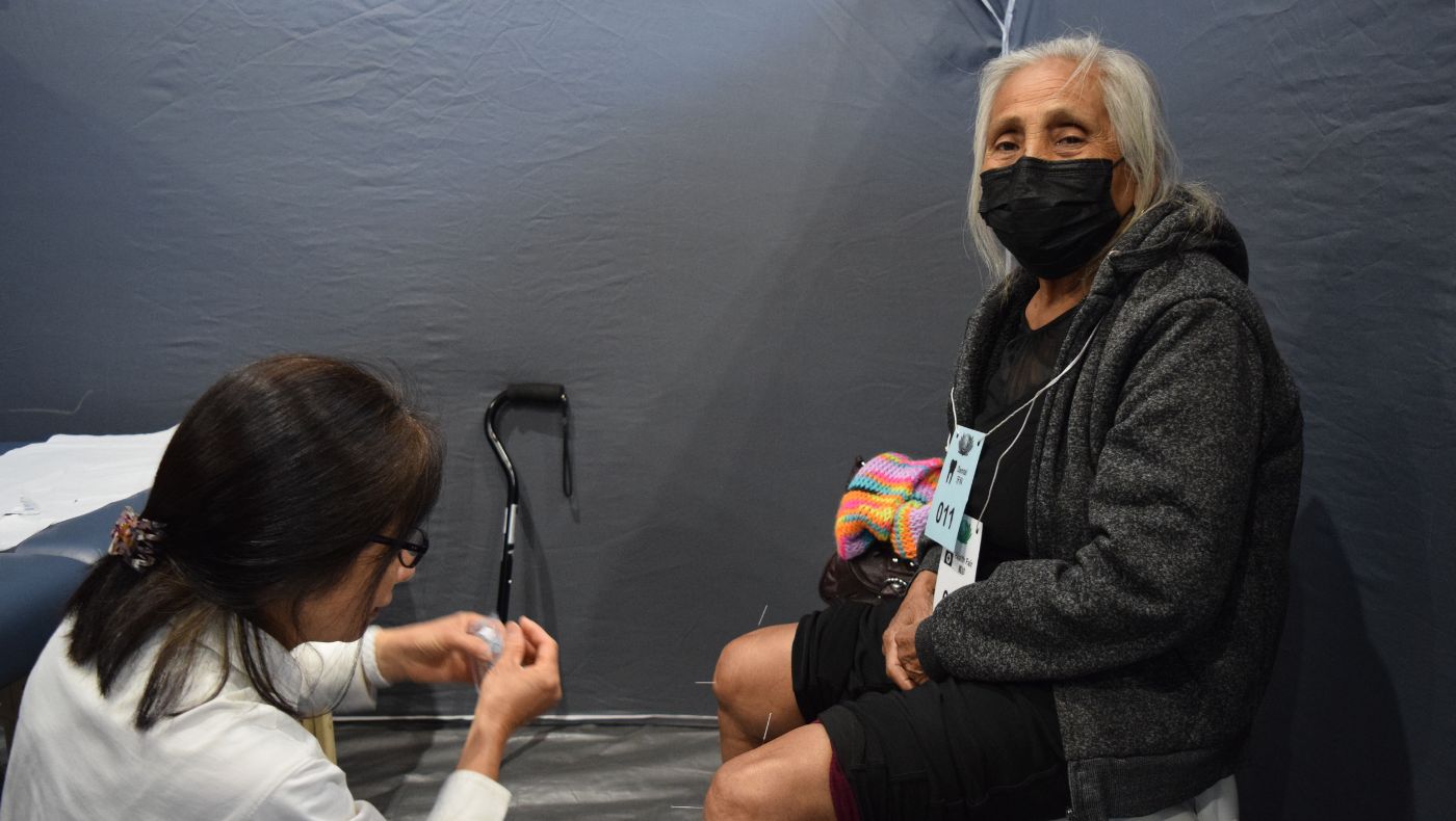 Patients receive treatment in the "Fu Hui Screen" acupuncture clinic.