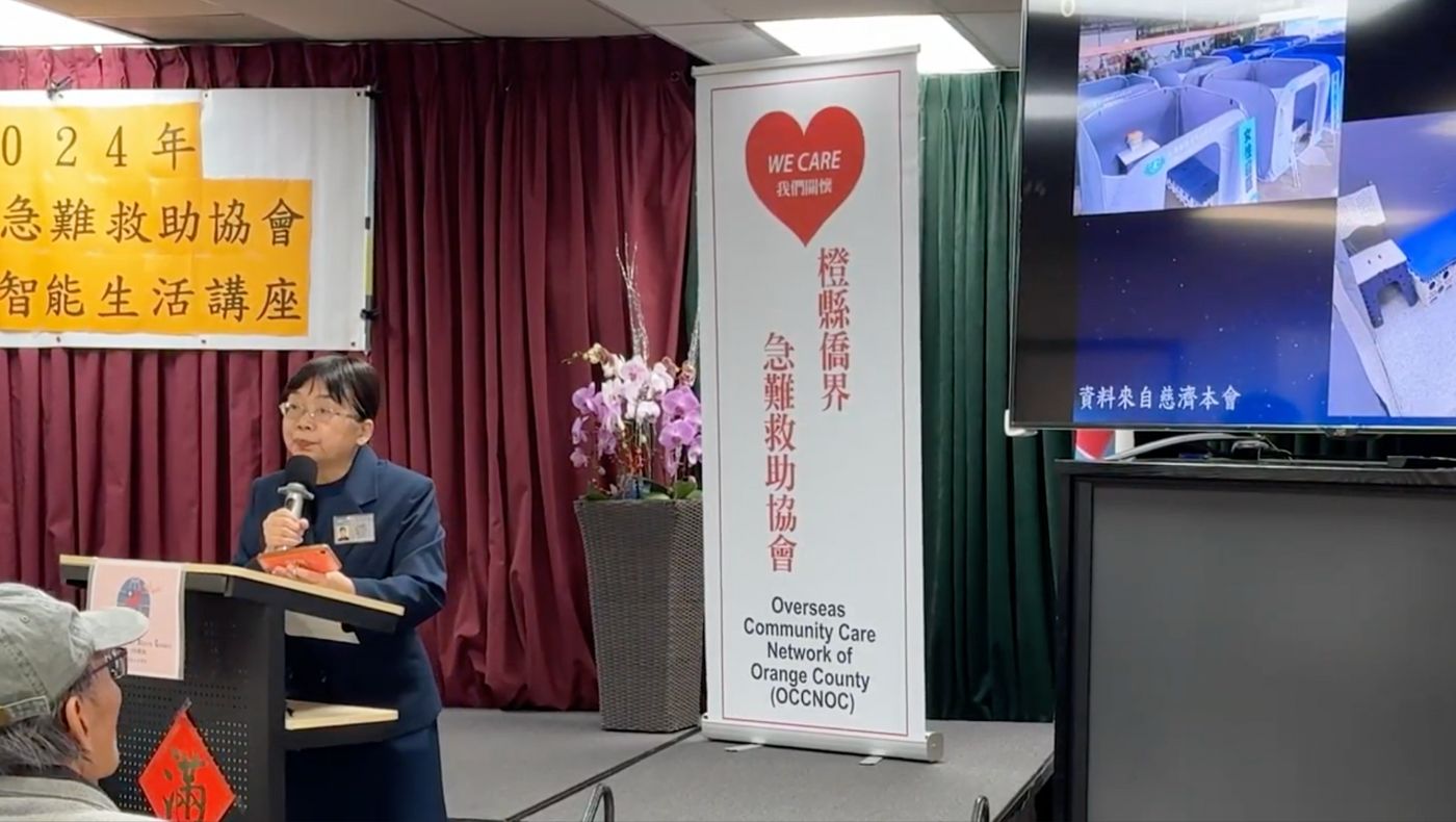 Tzu Chi volunteer Wang Chunjin shares the happiness and wisdom of Jingsi screen.