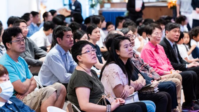 During the Tzu Chi Day event, the Tzu Chi Atlanta 2023 review video was played, and the congregation watched attentively the various activities carried out during the year.