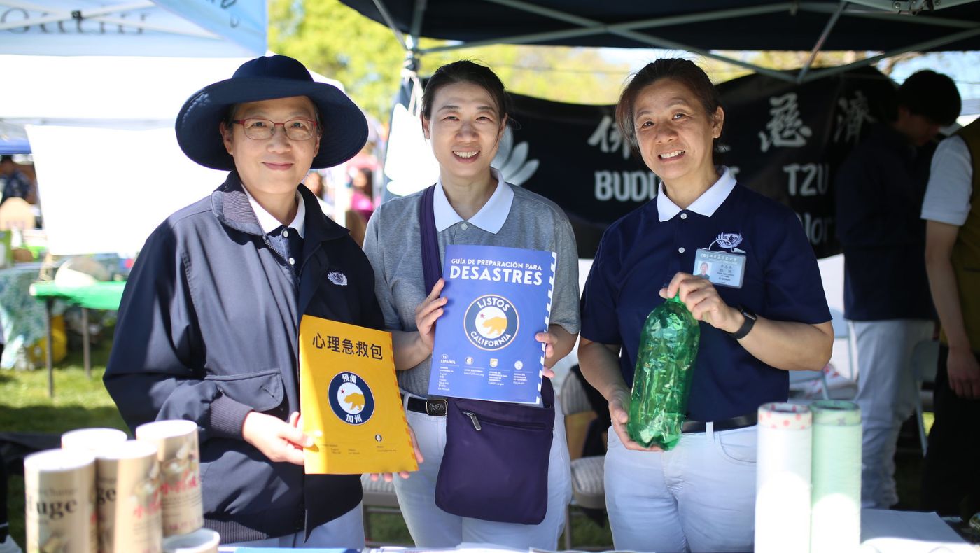 Tzu Chi’s booth attracted the attention of many community residents with its unique environmental protection theme and strengthening community awareness of disaster prevention, making it an important highlight of the Earth Day celebration! .