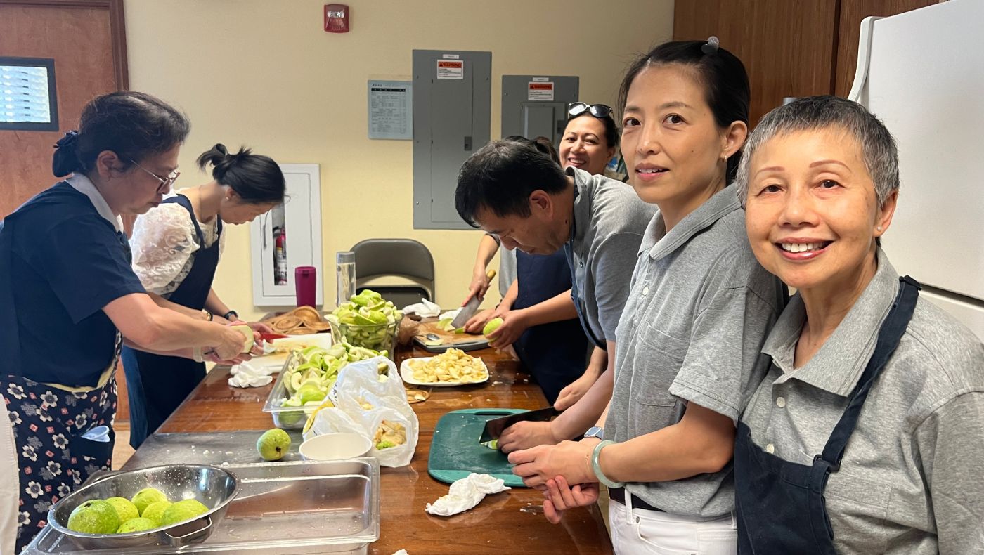 Tzu Chi volunteers prepared delicious vegetarian meals for the attendees.
