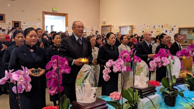 In the 30th year since its establishment, the San Francisco branch of Tzu Chi held a Buddha bathing ceremony at Liu Guimin Elementary School in Chinatown. Chinatown residents enthusiastically participated and prayed for world peace.