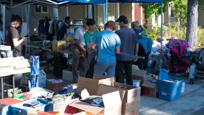 The Tzu Chi Silicon Valley volunteer team held a garage sale on Saturday, June 28, 2024, and many people from the community came to hunt for treasures and shop.