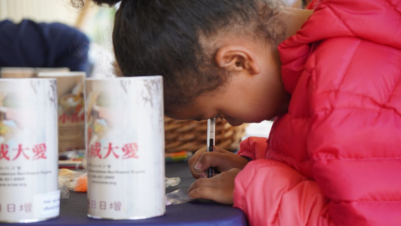 School children registered to take bamboo tubes home, hoping to use their own strength to help others.