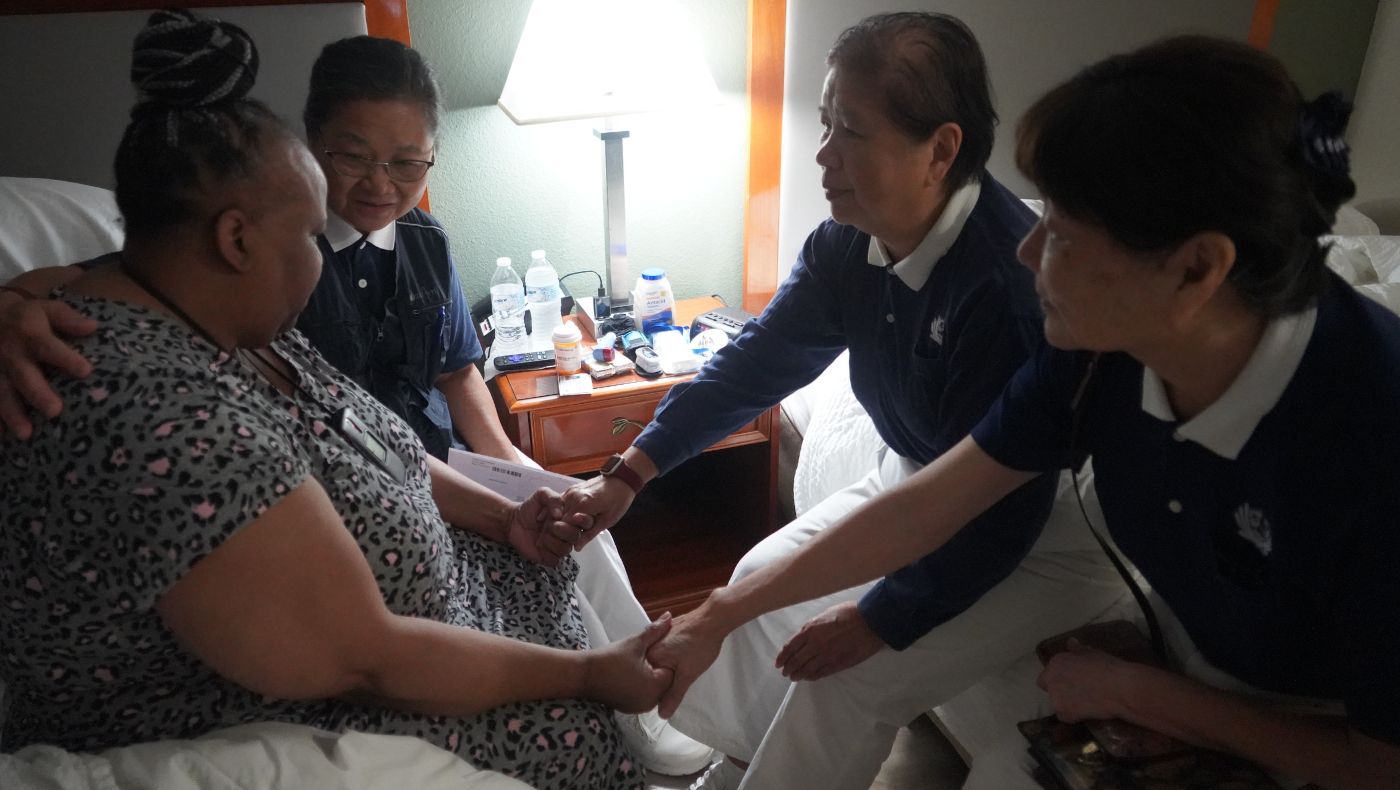 Volunteers warmly encourage Vivian (left).