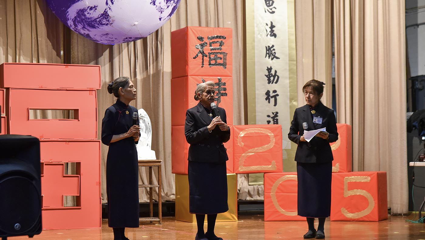 紐約手語隊演繹梵唄版的《德行品》。攝影／劉輝
