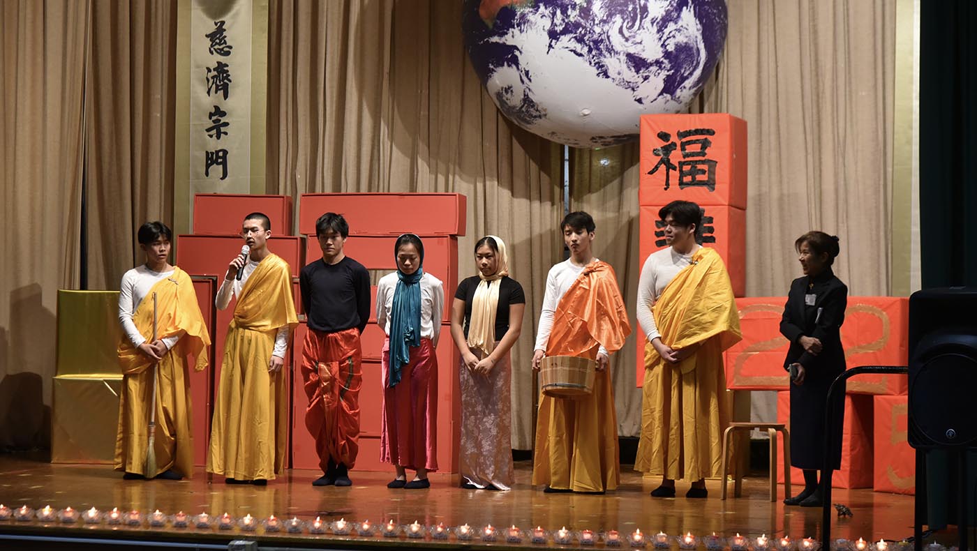 慈濟少年團的慈少表演三個佛典故事。攝影／劉輝