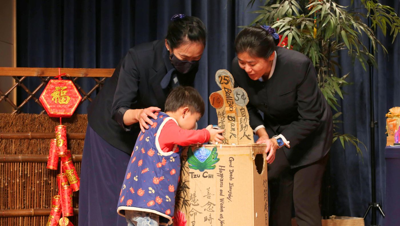 蒙洛維亞幼兒園演出竹筒回娘家。攝影／蔡怡暄
