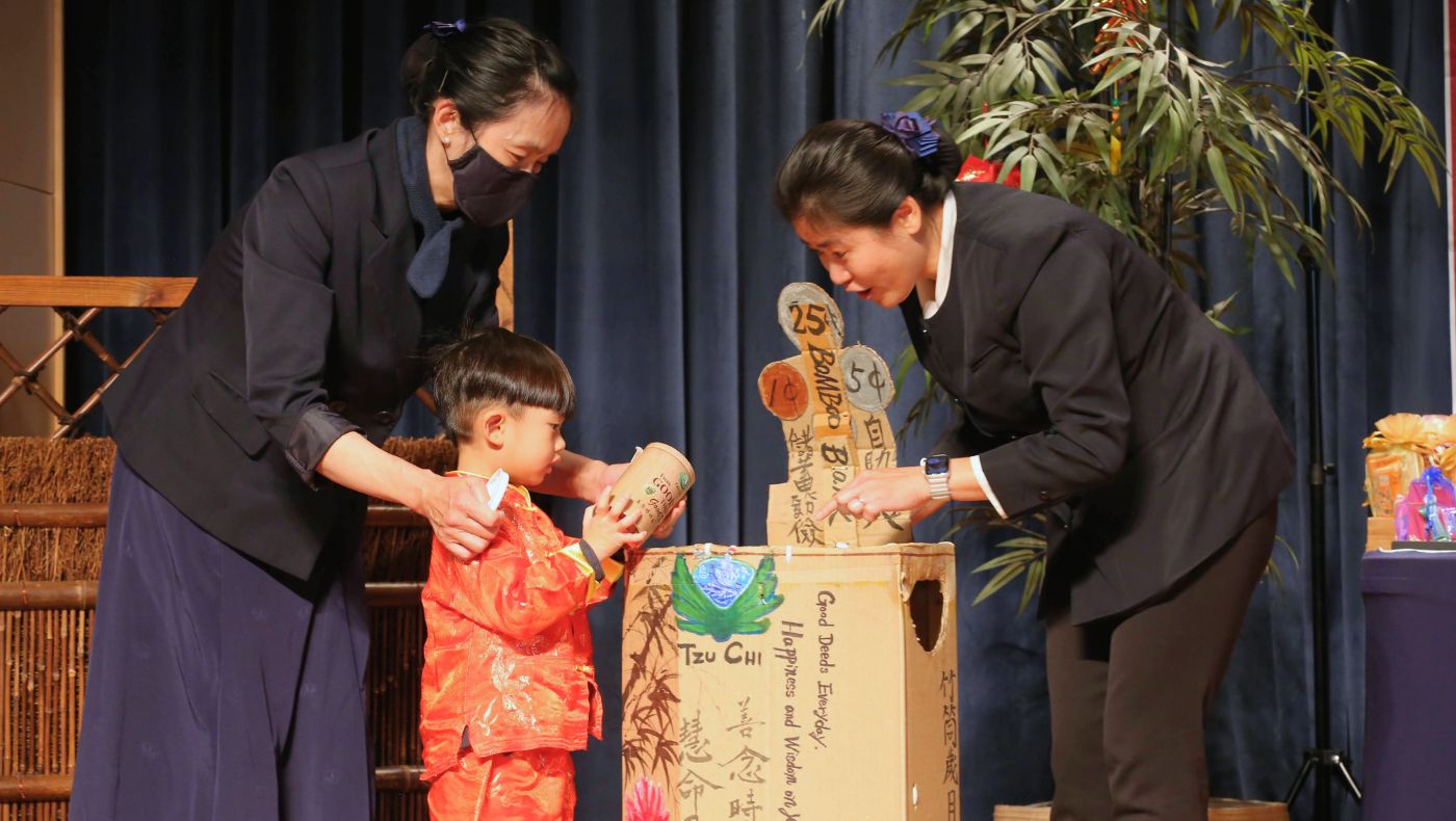 蒙洛維亞幼兒園演出竹筒回娘家。攝影／蔡怡暄