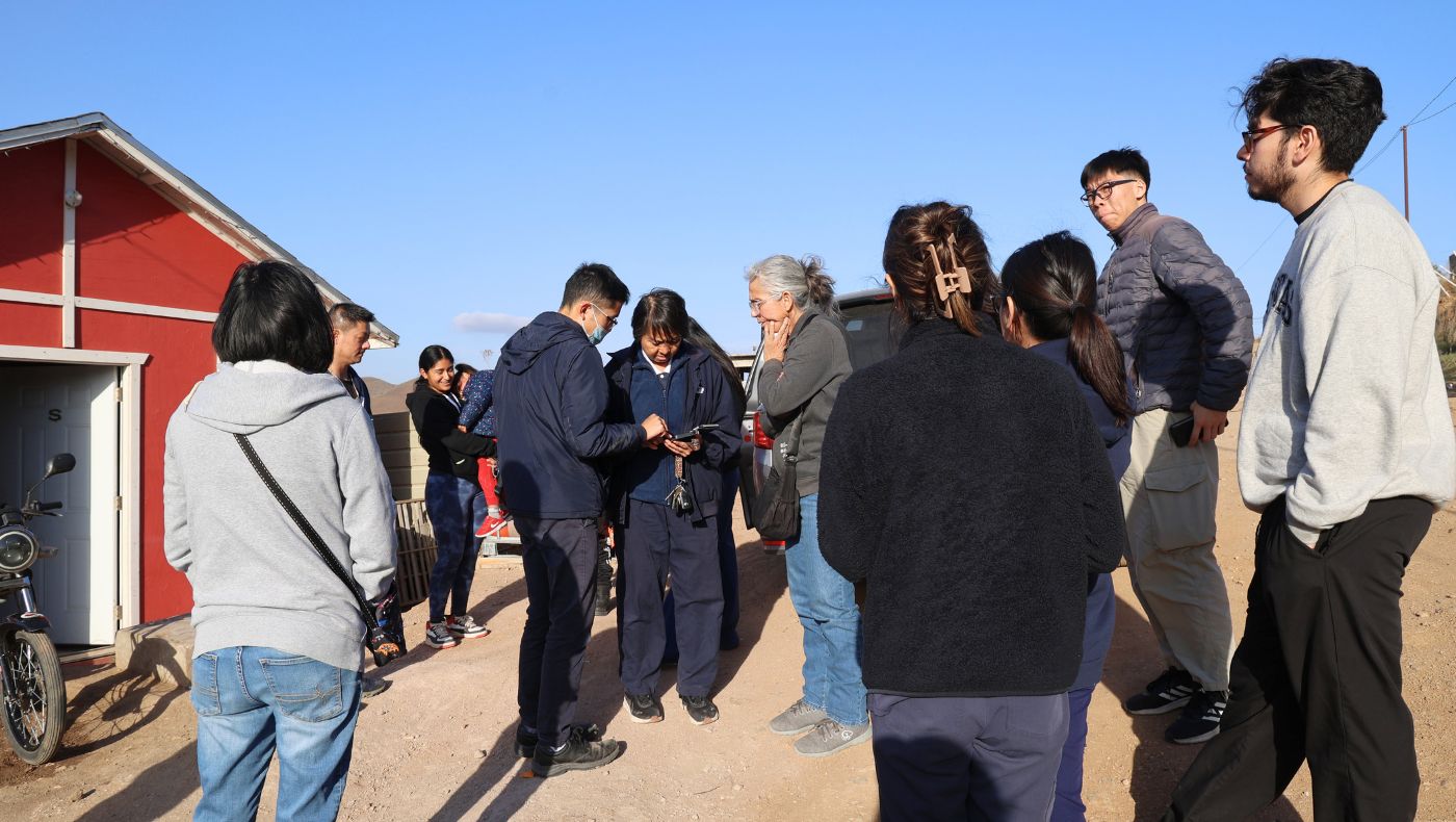 慈濟志工把握時間前往貧民區，探視慈善個案和照顧戶。攝影／駱淑麗