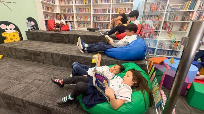 Una nueva biblioteca en la escuela primaria de Walnut