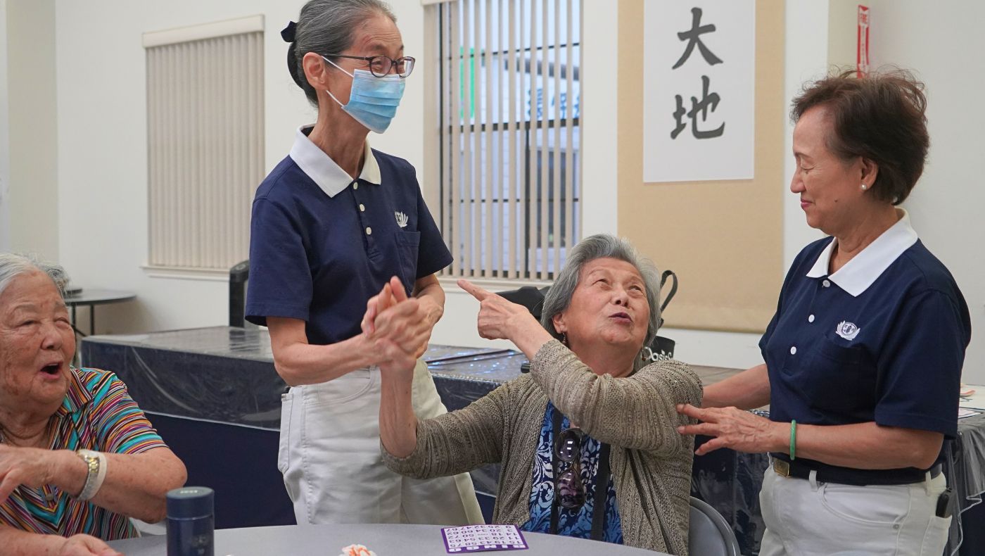 「愛心補給站」的每一次聚會都是歡聲笑語和老朋友重逢的喜悅。攝影／葉晉宏