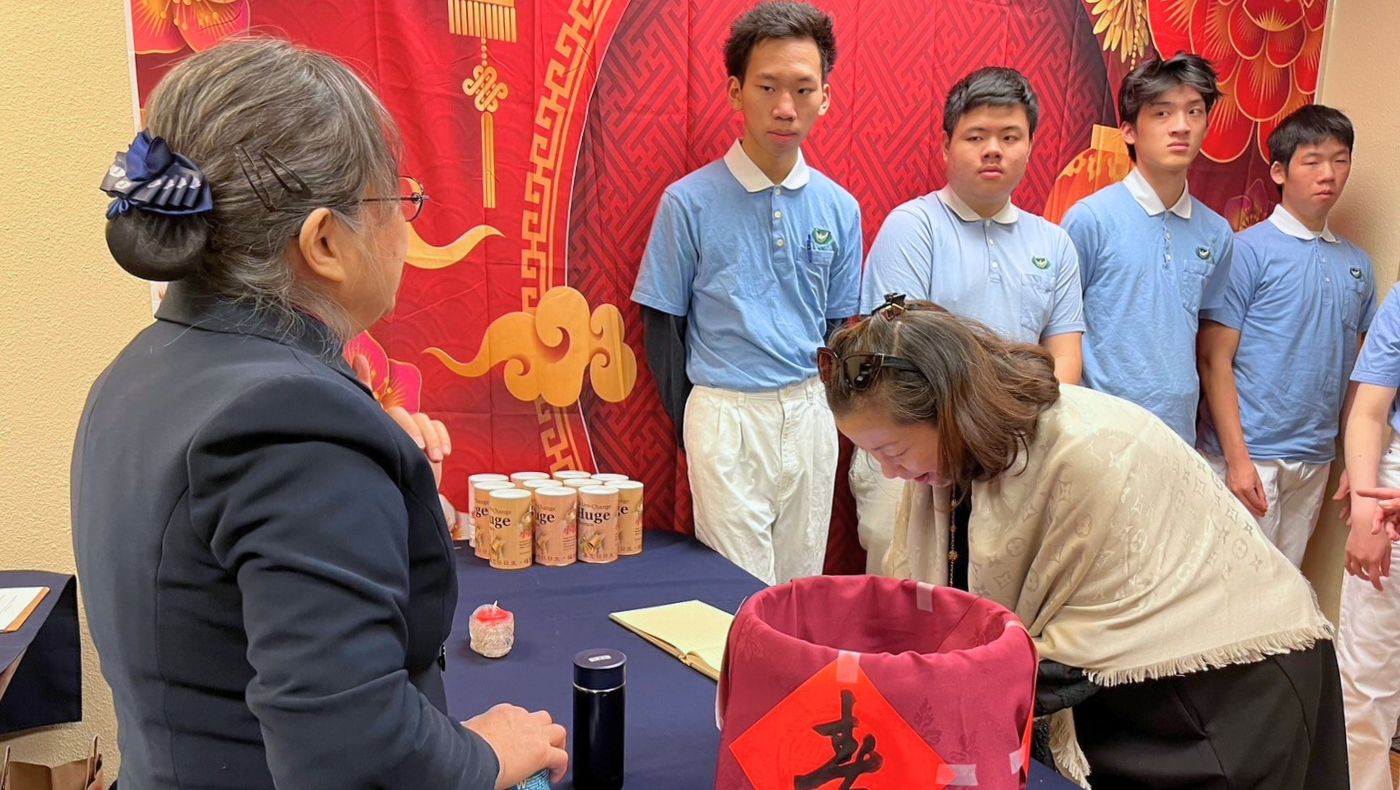 社區嘉賓陸續來到會所參加新春祈福會。圖片來源／慈濟波特蘭聯絡處