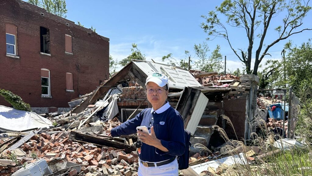 Tras la tormenta, la ciudad —antes hermosa y serena— quedó completamente destrozada y sumida en la devastación. Foto/Cortesía del Centro de Servicio Tzu Chi St. Louis.