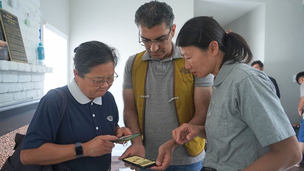 慈濟德州分會探視組志工盡力幫助新移民展起來。攝影／葉晉宏