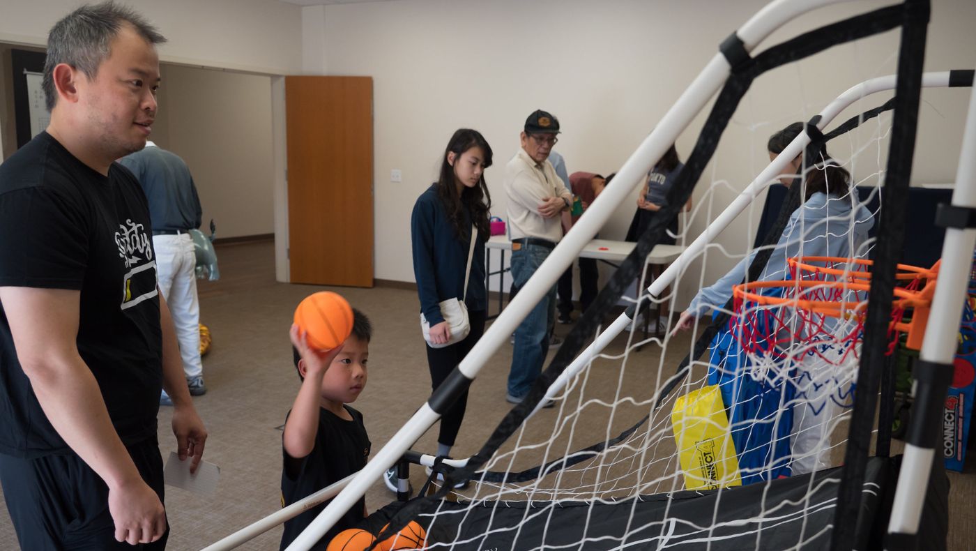 Los juegos desplegados en el interior y el exterior especialmente para los niños. Fotos/Wen Chu