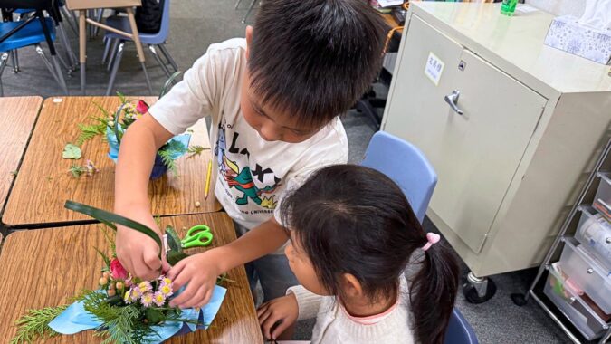 静思花道入仙林 花香学子话感恩
