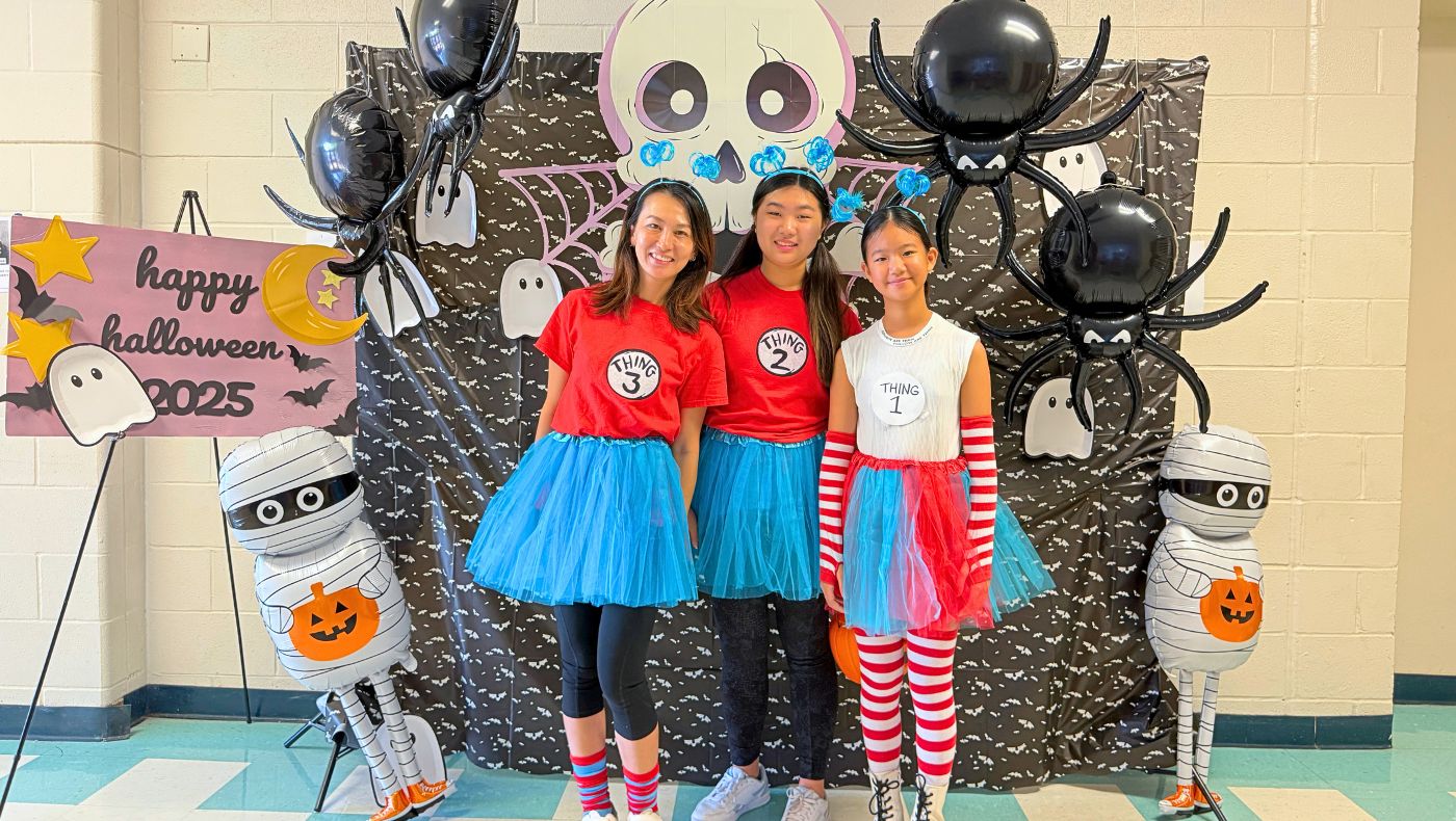 Thing 1, Thing 2, and Thing 3 are from Dr. Seuss's children's books, presented by mother Song Yinni with her daughters Connie and Liu Yue. Photography by Wang Qimin.