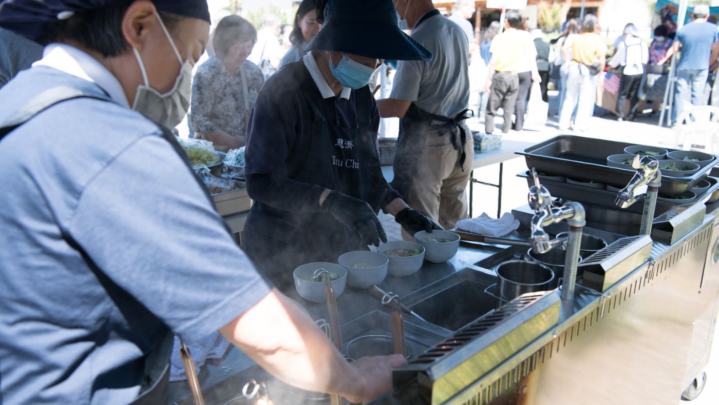 El evento contó con una gran variedad de puestos de comida con fideos estilo Sichuan, salteados, barbacoa vegetariana, rollitos primavera recién hechos, helados taiwaneses y postres. Foto/C.M. Yung