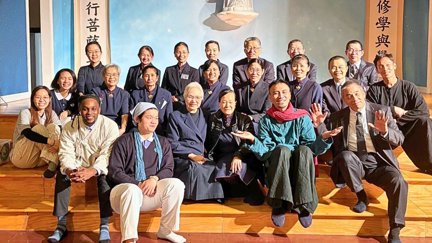 After the Boston 30th Anniversary Charity Gala, volunteers and performers posed for a heartwarming group photo. Photo by Zhou Yenong