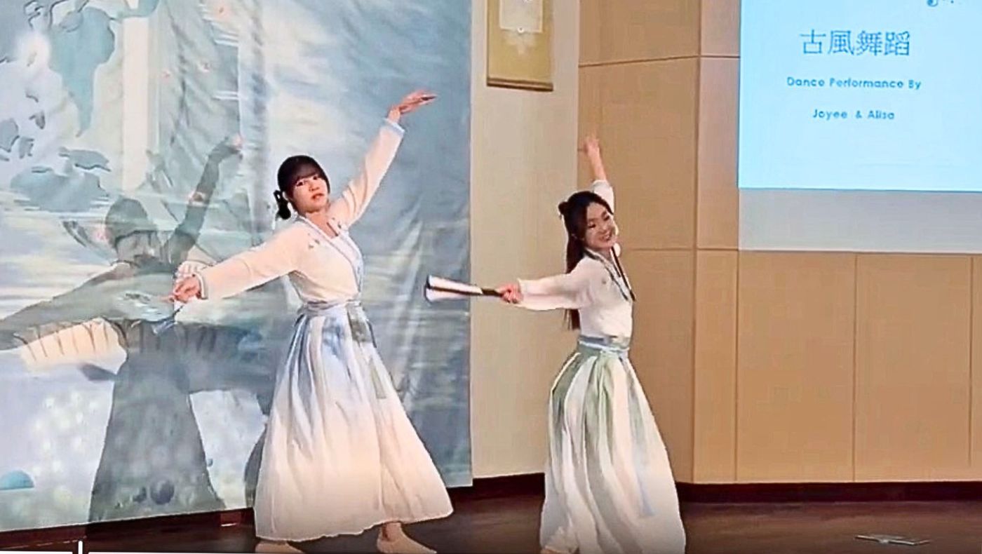 Tzu Chi Youth performed a wonderful traditional Chinese dance. Image source: Video screenshot.