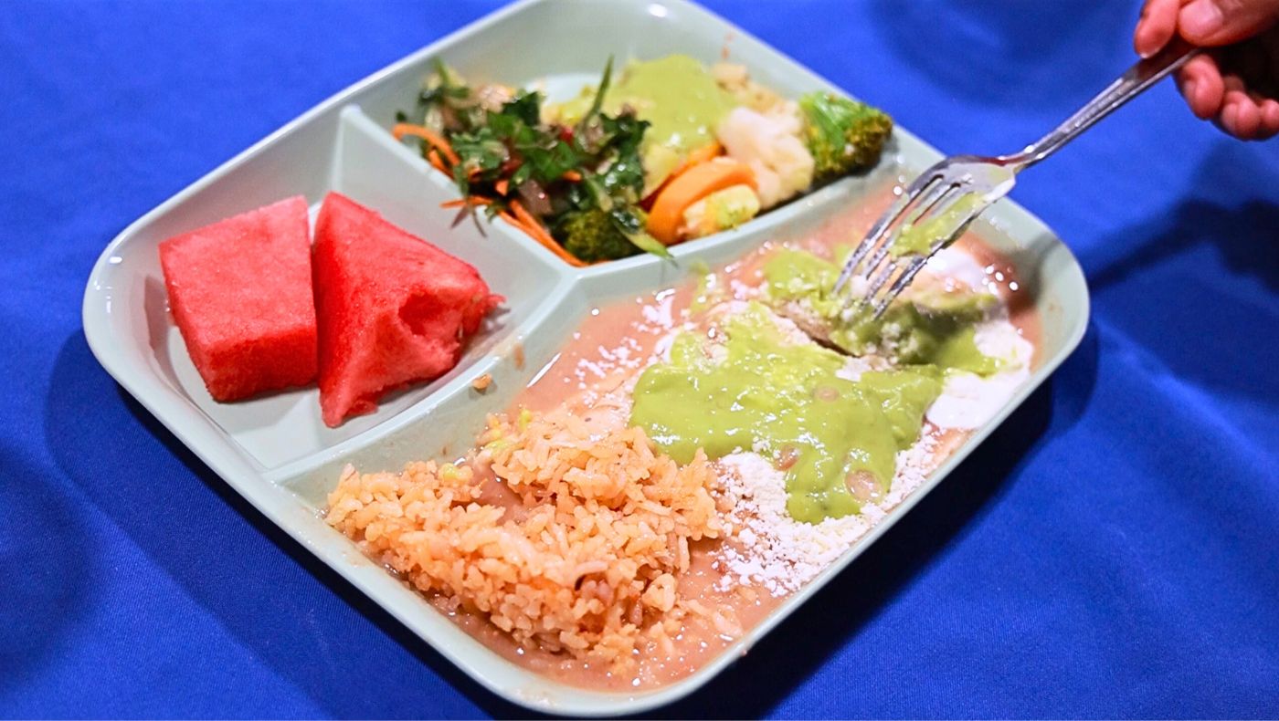 Don't be surprised by the watermelon on the plate; the organic watermelons grown in the park are red and sweet. (Photo by Luo Shuli)