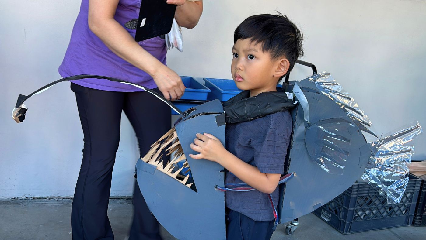 Children from Da Ai Kindergarten showcase lanternfish costumes made from recycled cardboard boxes and materials. (Photo by Wu Jin)