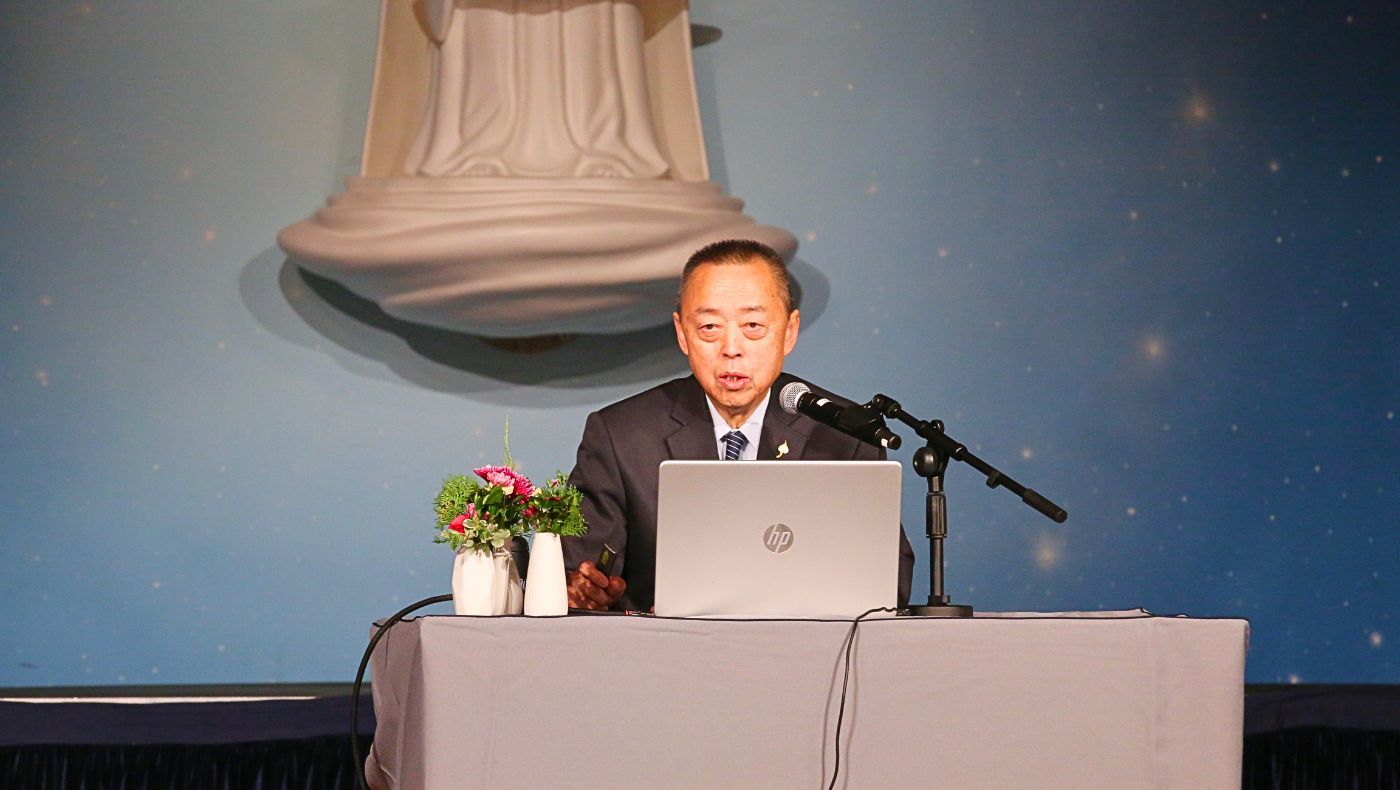 Tzu Chi Global Supervisor Huang Szu-hsien encouraged everyone to overcome difficulties, remain true to their original aspirations, and diligently practice the Bodhisattva path. (Photography by Huang Yu-pin)