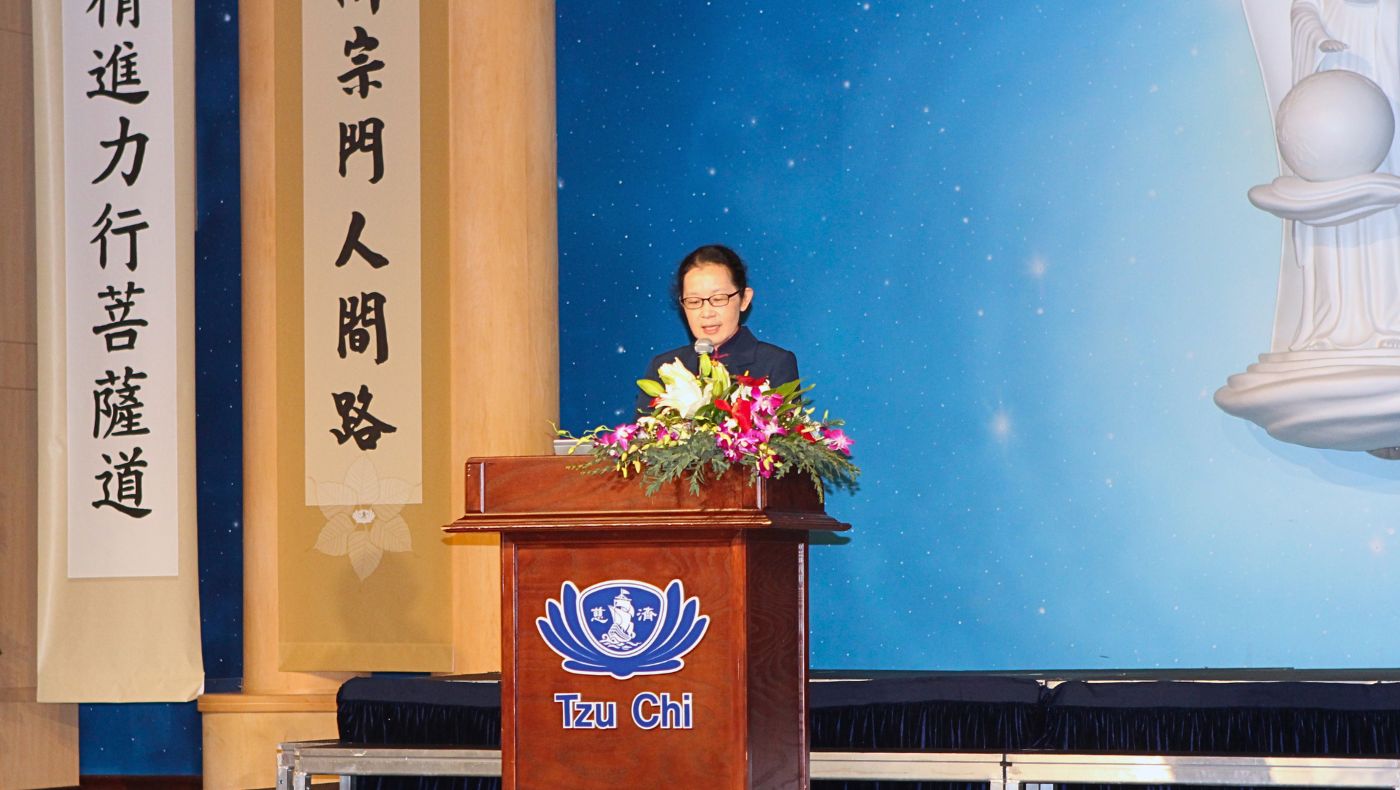 Tzu Chi USA CEO Lee Chiung-hsun encouraged everyone to use the 36 Strategies to achieve 72 transformations with wisdom, reminding everyone to step out of their comfort zones. (Photography/Chien Mei-chen)