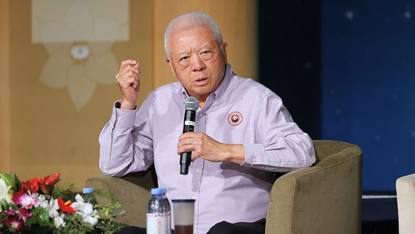 Cheng Zhengchang, founder of the Panda Group Foundation, shared his insights with the participants. (Photo by Cai Songgu)