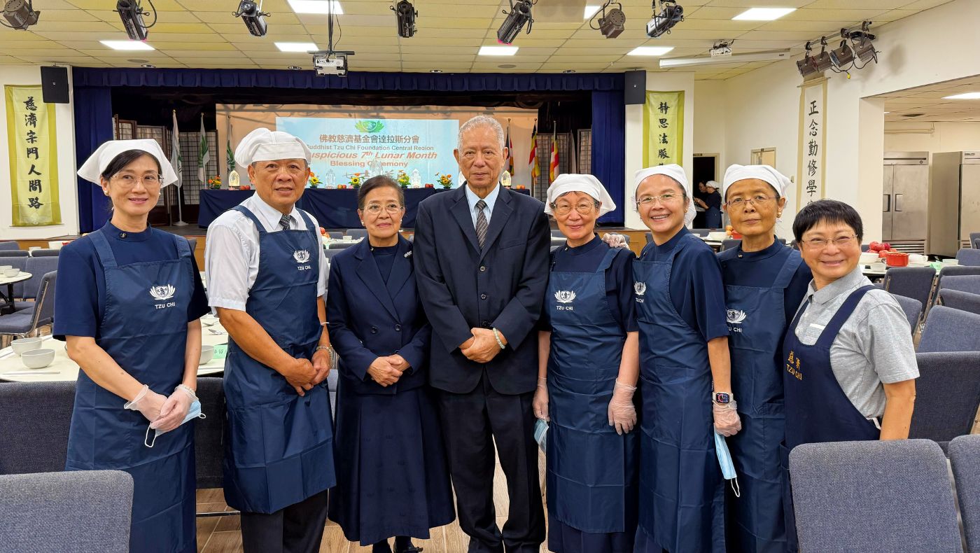 On September 6, 2025, during the auspicious month event, Ling Yuanliang and Tzu Chi volunteers from Dallas hosted a vegetarian feast together. Photo by Guan Er.