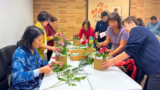 花香传爱迎佳节 静思花道传递正能量