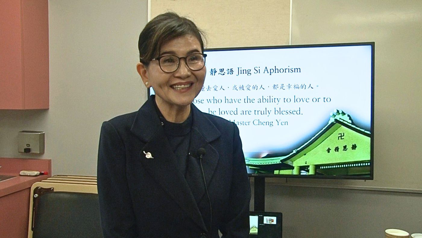 Volunteer instructor Du Shufen shared Master Cheng Yen's Jing Si aphorisms with the participants. (Photo by Chen Xiuwen)