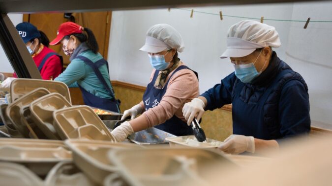 从中央厨房到照顾户家门　缤纷彩虹餐温暖纽约家庭