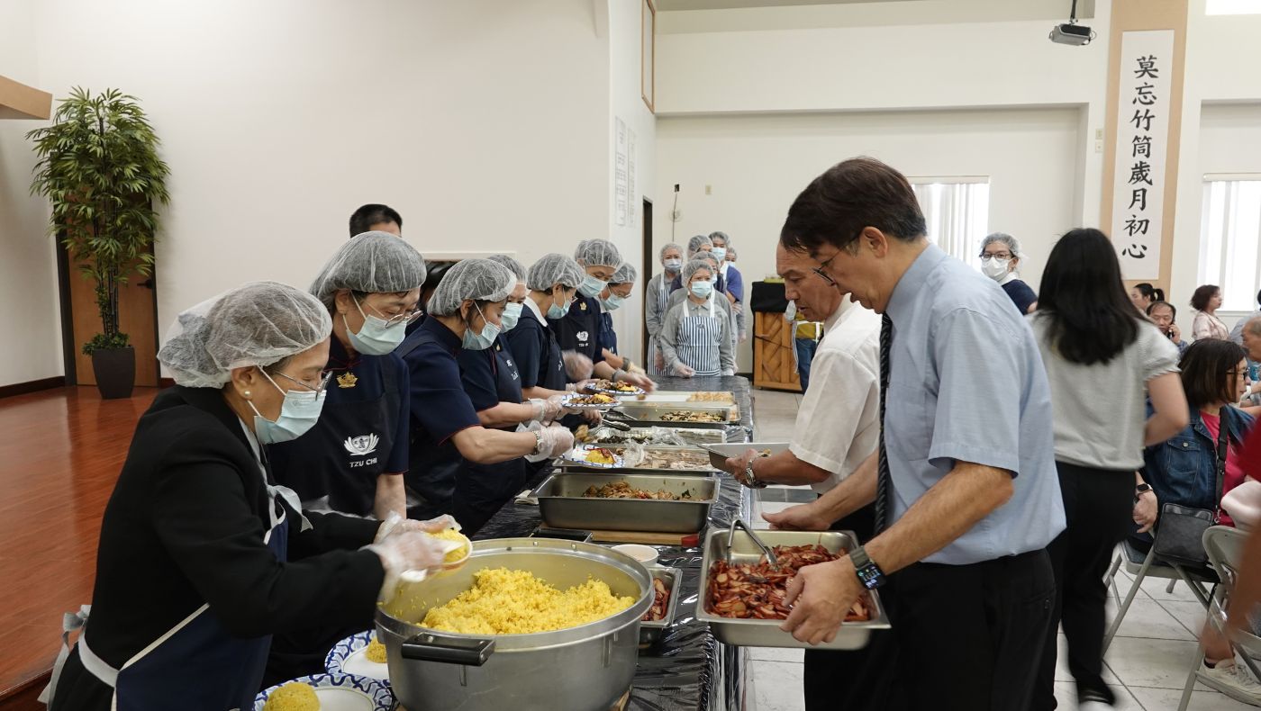 如此豐盛的素齋是在典禮開始前就已連日用心準備、細心烹調的。攝影/許維真