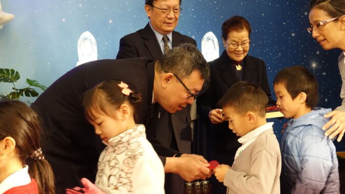 新春团拜迎喜气 年货大街育人文