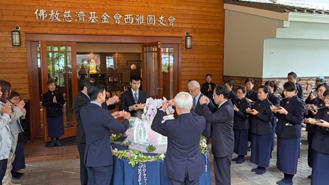西雅圖戶外浴佛　共慶慈濟六十周年