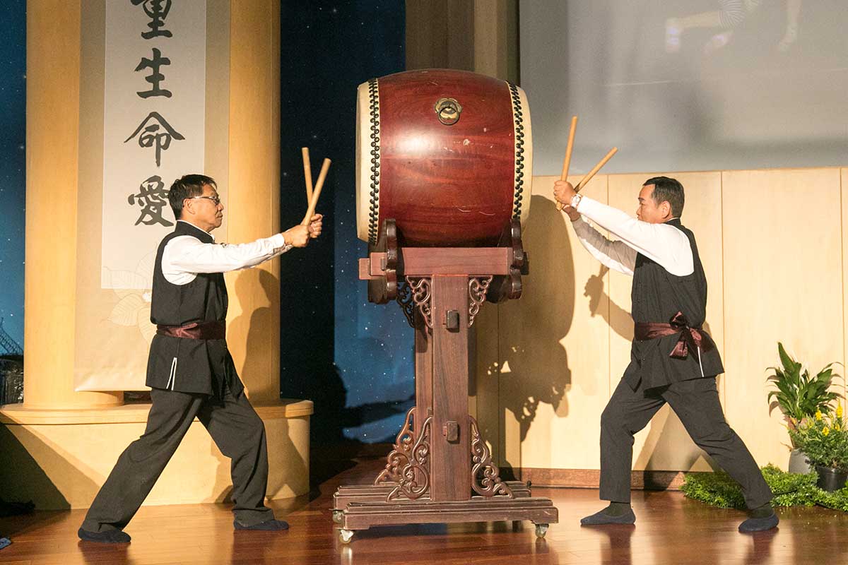 Brother Chou and Brother Huang participate in the drumming rehearsal. | Image by: Hya-yu Liu 劉華祐
