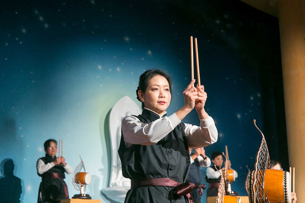Sister Chang performs Jing Si Bodhi drumming. | Image by: Hya-yu Liu 劉華祐