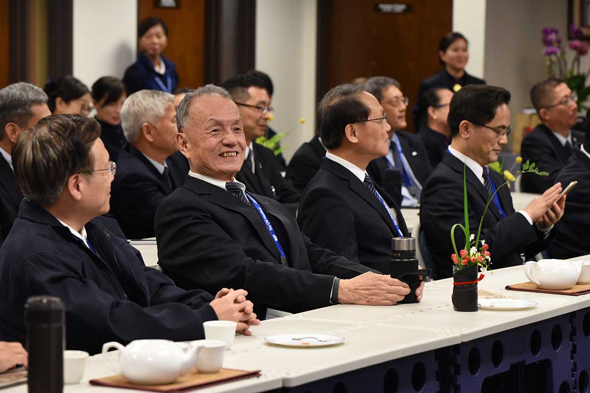 林俊龍執行長 listens during the press conference. | Image by: Dennis Lee 李侑達