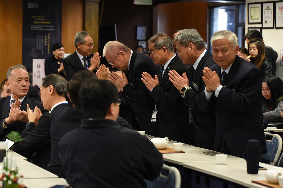 The CEOs greet everyone in the press conference room. | Image by: Dennis Lee 李侑達