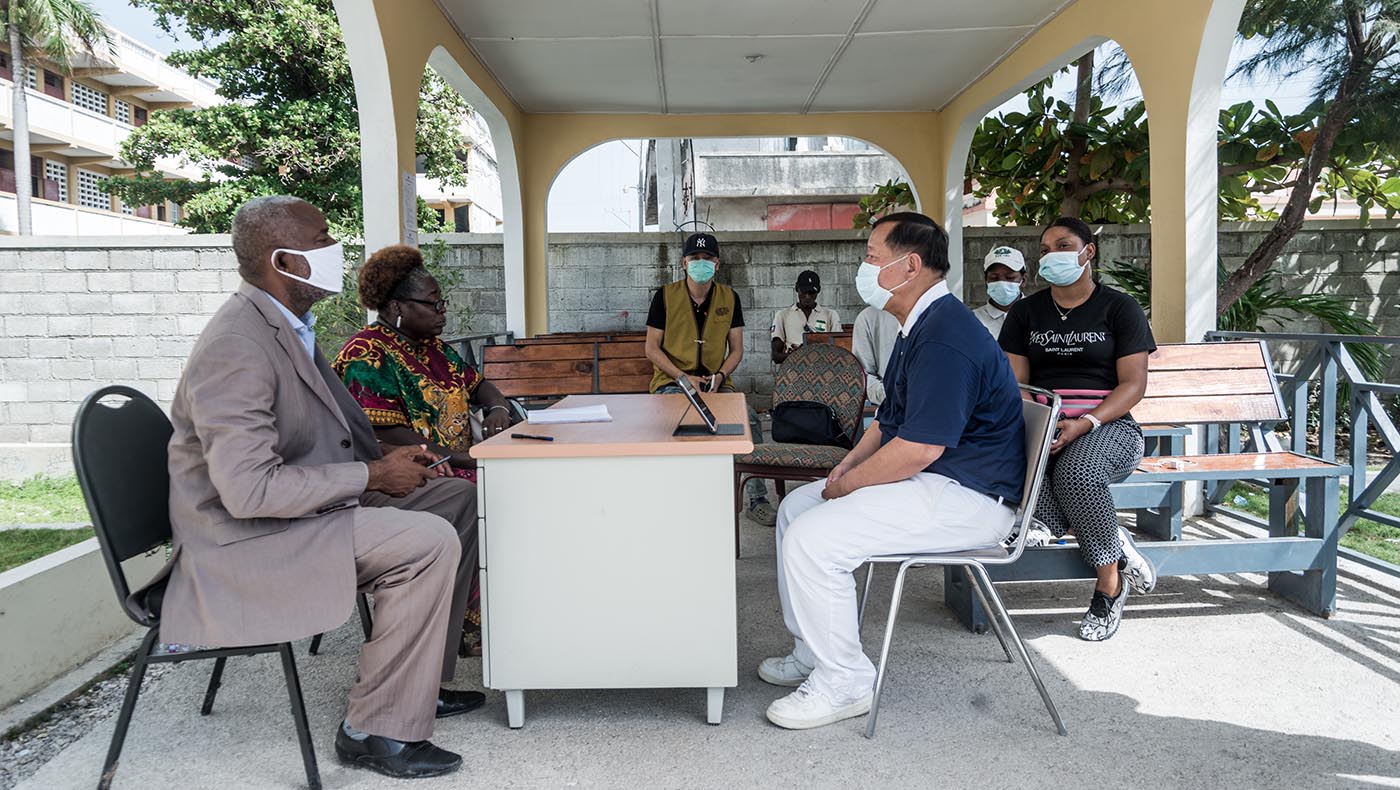 Discussion with the mayor of "Les Cayes"